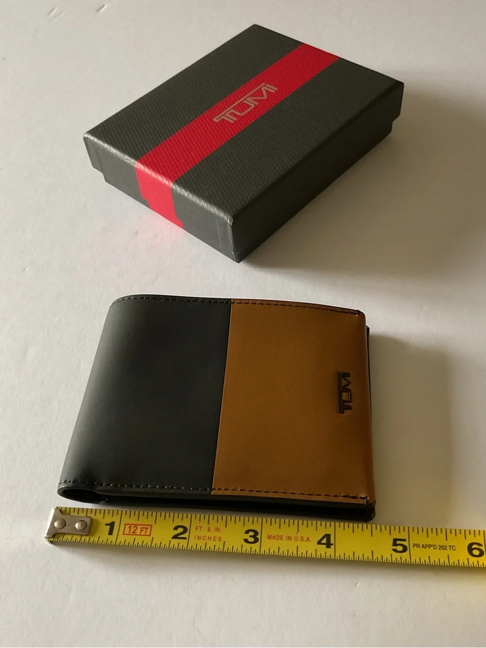 TUMI NASSAU DOUBLE BILLFOLD WALLET BLACK GOLDEN BROWN NEW IN BOX